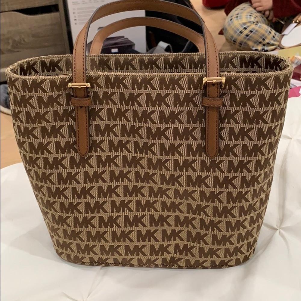 Medium sized brown Michael Kors handbag